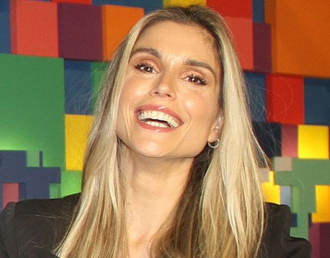 Flavia Viana pede para sair do "TV Fama"