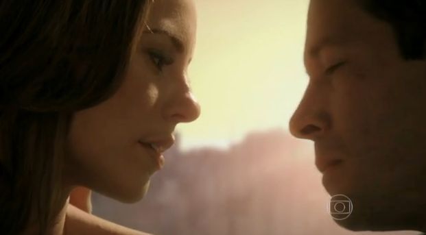 O primeiro beijo entre o casal. Foto: Reprodução/TV Globo