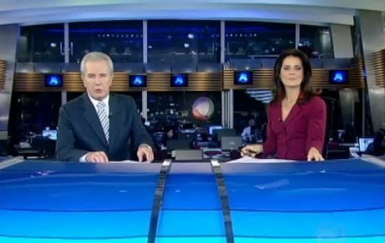Celso Freitas e Adriana Araújo comandam o Jornal da Record. Foto: Divulgação