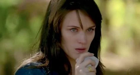 Spoiler: Saiba qual será o final de Carolina em "Guerra dos Sexos"