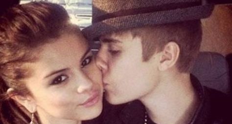 Em meio a polêmicas, Justin Bieber e Selena Gomez reatam namoro