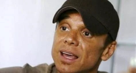 Cantor Netinho recebe alta após quatro meses internado