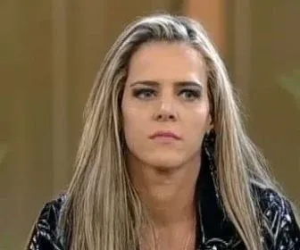 Denise se torna favorita em "Fazenda" manipulada