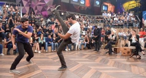 "Altas Horas" recebe Juliano Cazarré, Sophie Charlotte e Ana Maria Braga