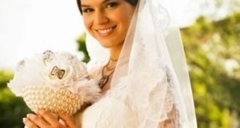 Bruna Marquezine grava "Em Família" vestida de noiva