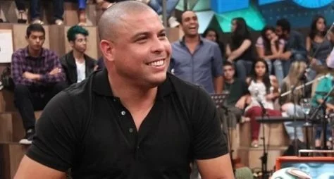 Altas Horas recebe Ronaldo Fenômeno e o cantor Luan Santana