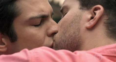 Com beijo gay, último capítulo de Amor à Vida quebra tabu na Globo