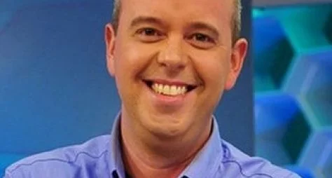 Com apoio de colegas, Alex Escobar estreia como narrador na Globo