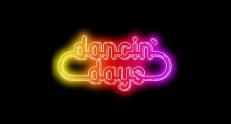 DANCIN’ DAYS: A disputa entre duas irmãs ao som de Disco no horário nobre.