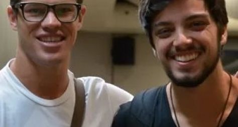 Rodrigo Simas e José Loreto participam de workshop de Boogie Oogie