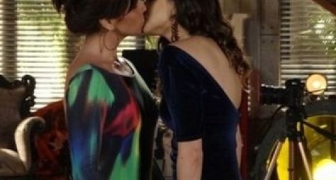 Em Família: Beijo entre Clara e Marina será exibido no capítulo de segunda (30)