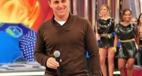 Luciano Huck se irrita com plateia durante gravação do Caldeirão