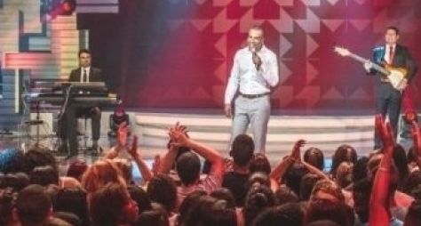 Alexandre Pires reúne diversidade musical no palco do Sai do Chão