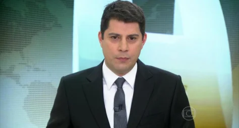 Evaristo Costa apresentará o Fantástico durante férias de Tadeu Schmidt