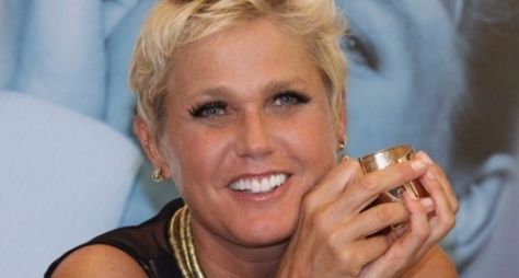 Na mira da Record, Xuxa grava chamadas para o Canal Viva