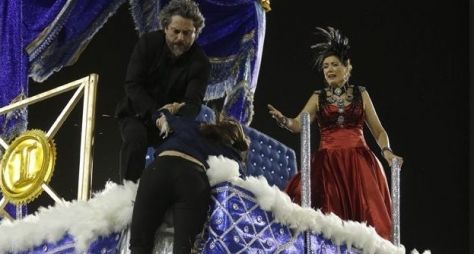 Império: Cora leva um tiro de Maurílio durante desfile de Carnaval