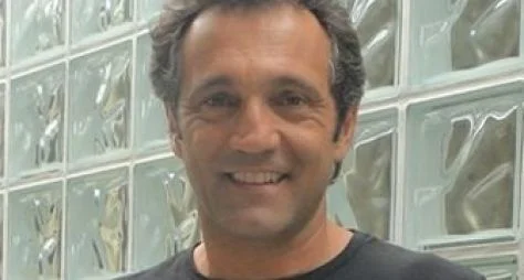 Domingos Montagner será protagonista da série Espinosa