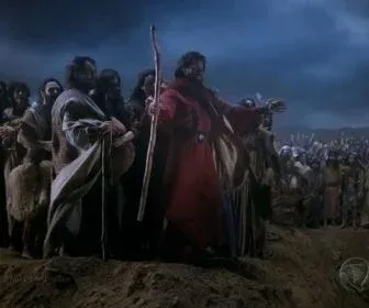 Elenco de Os Dez Mandamentos não sabe quando volta aos estúdios