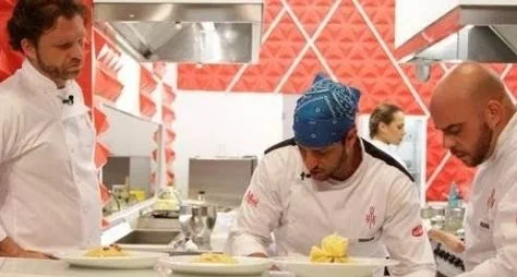 Chefs cozinham carnes exóticas na reta final do “Hell’s Kitchen”