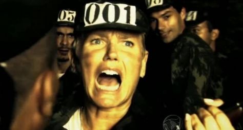 Indiretamente, Xuxa diz que não sairá da Record