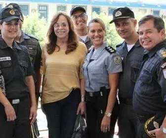 Em pesquisa para novela, Glória Perez visita sede da Polícia Militar do Rio