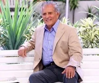 SBT e Carlos Alberto de Nóbrega renovam contrato até 2019