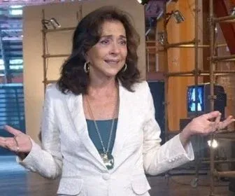 Betty Faria renova contrato com a Globo