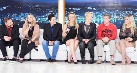 Xuxa Meneghel recebe os casais eliminados de Power Couple