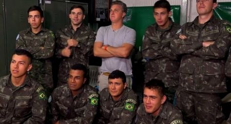 Hoje: Luciano Huck conversa com militares brasileiros no Haiti