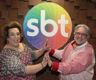 Mamma Bruschetta e Leão Lobo assinam contrato com o SBT