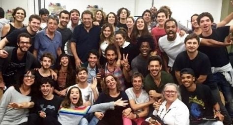 Globo reúne elenco de Rock Story; confira!
