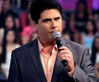 César Filho pode assumir a apresentação do Domingo Espetacular