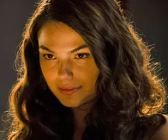 Vestida de sereia, Isis Valverde grava novela das nove