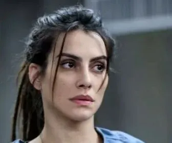Cléo Pires renova contrato com a Globo
