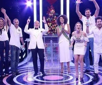 RedeTV!: Marcelo de Carvalho apresenta Mega Senha especial de Ano Novo