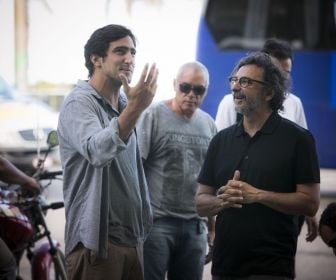 Renato Góes recebe orientações do diretor. Foto: Globo