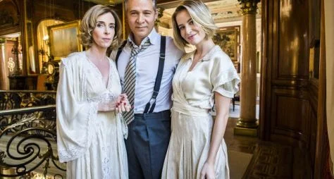 Deborah Evelyn e Barbara França aparecem caracterizadas para Tempo de Amar