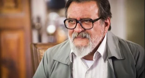 Luis Melo vai lutar contra o racismo da mulher em O Outro Lado do Paraíso