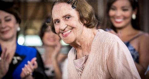 Laura Cardoso completa 90 anos e garante: "Não tem segredo, é só amar a vida"