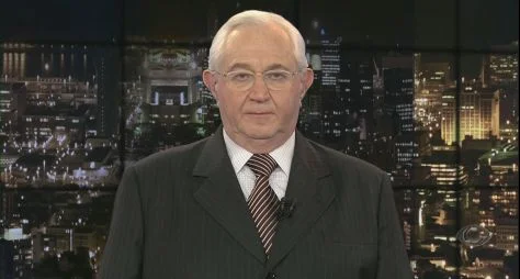 Bóris Casoy paga indenização a gari ridicularizado por ele na TV