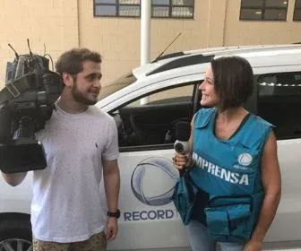 Como jornalista, Juliana Knust grava cenas de Apocalipse