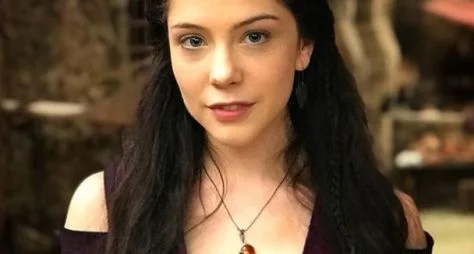 Bia Arantes poderá ser vista em duas emissoras