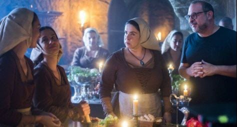 Deus Salve o Rei: Fabrício Mamberti dirige cenas na cozinha de Montemor
