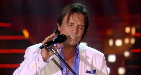 "Esse cara" é Roberto Carlos, em especial de fim de ano da Globo