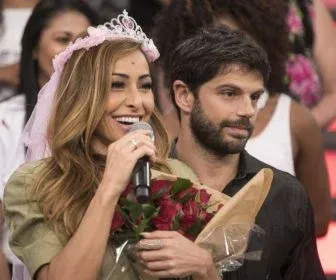 Programa da Sabrina: apresentadora ganha homenagem surpresa do noivo