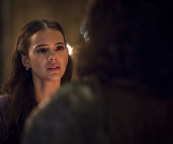 Bruna Marquezine em cena de Deus Salve o Rei (Globo)