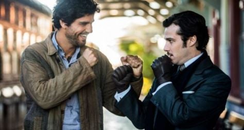 Tempo de Amar: Inácio e Fernão discutem no meio da rua