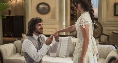 Orgulho e Paixão: Rômulo pede a mão de Cecília em casamento