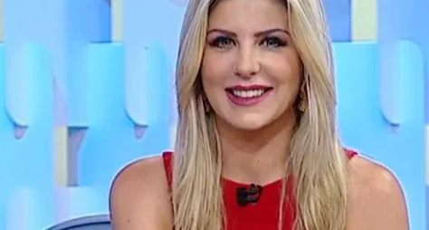 Íris Stefanelli pode ser a nova repórter do Fofocalizando