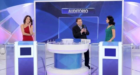Programa Silvio Santos traz Babi Xavier e Débora Bergamasco no Jogo das 3 Pistas